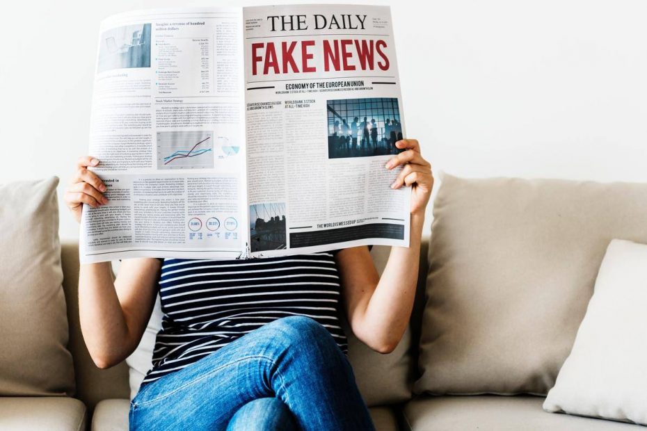 alone-casual-couch-fake-fake-news-indoors-1549569-pxhere.com