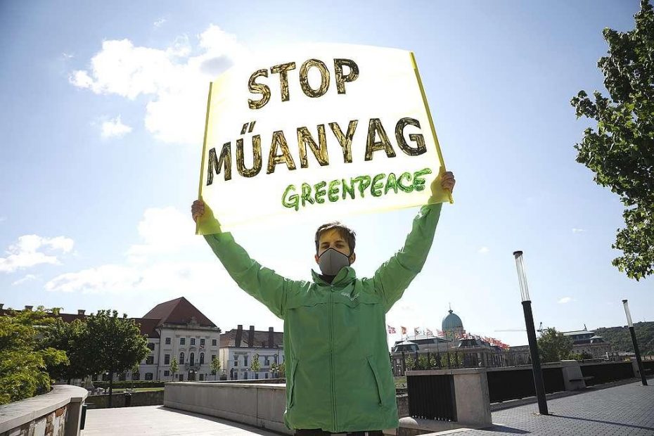 műanyag