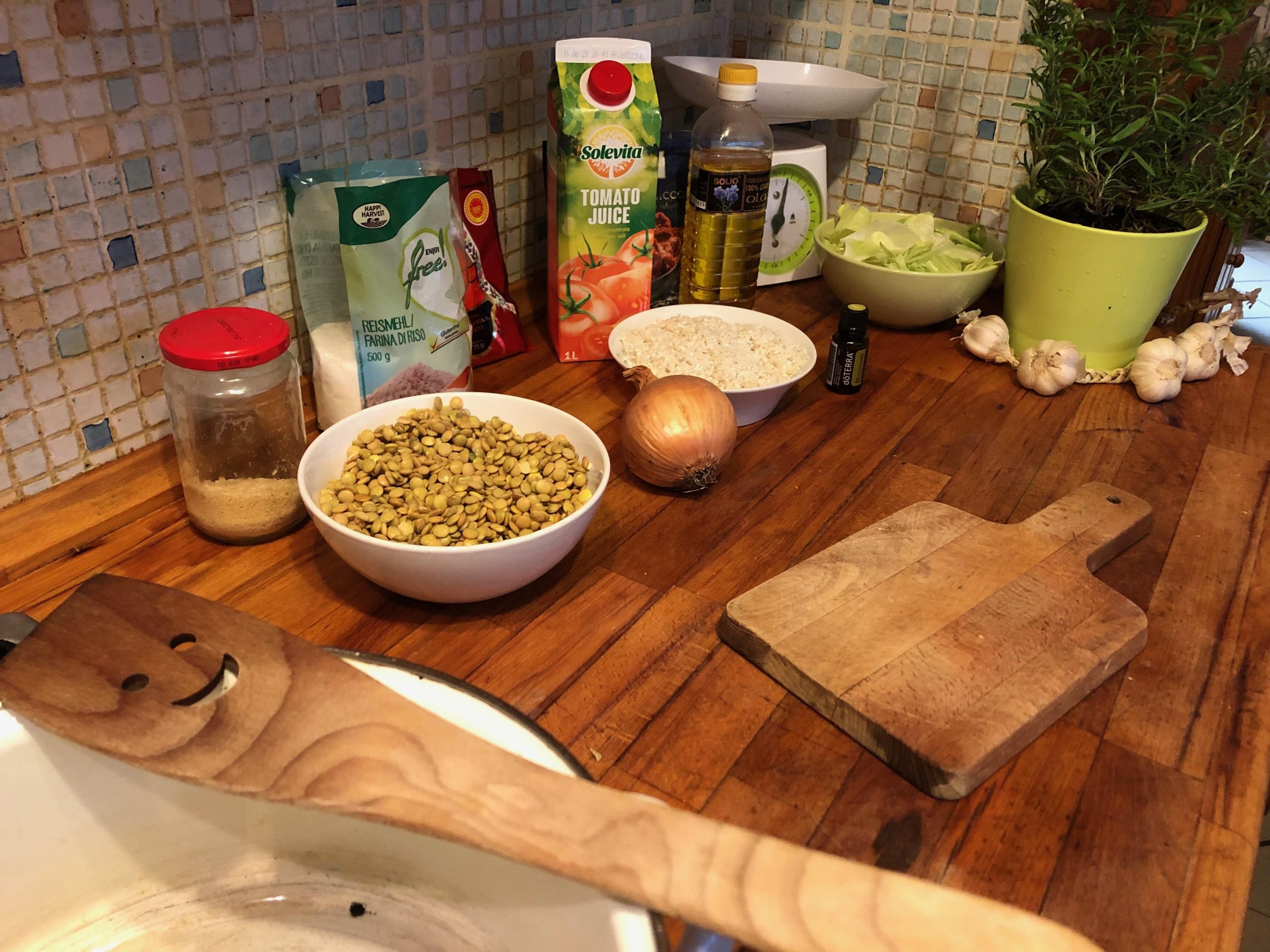 Rizses lencsegombóc paradicsomszószban