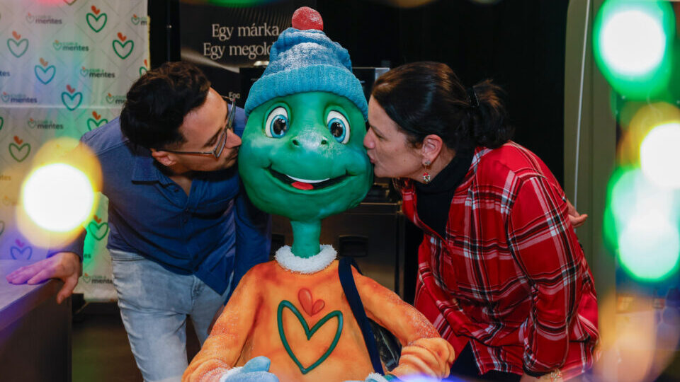 MenTeki mentes tortaszobor – amikor a mentes cukrászat műalkotássá válik MenTeki mentes tortaszobor – amikor a mentes cukrászat műalkotássá válik