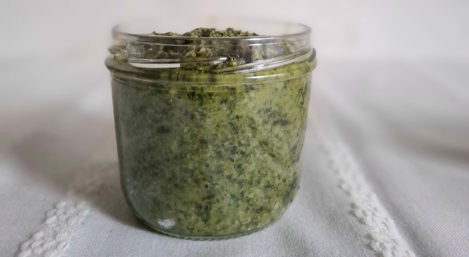 Medvehagyma vagy újhagyma pesto - Horváth Judit, Fermentált Konyha társszerző, receptkönyvíró receptje